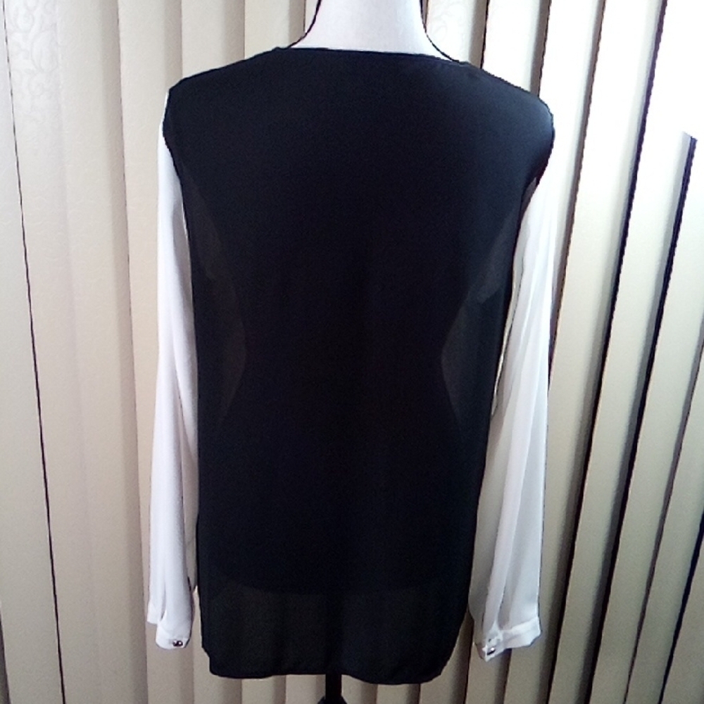 Elegant White and Black Lace Women's Top - Picture 2 of 5